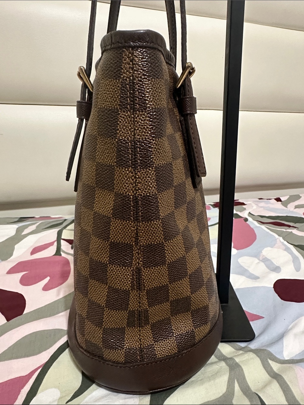 Louis Vuitton Damier Ebene Marais Bucket Bag with Pouch - Picture 4 of 16